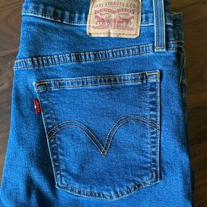 Levi’s Wedgie Skinny jeans size 32- frayed hem